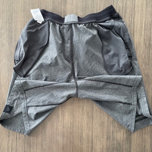 Mens Adidas 3 Stripe Shorts in Grey - Picture 8 of 8